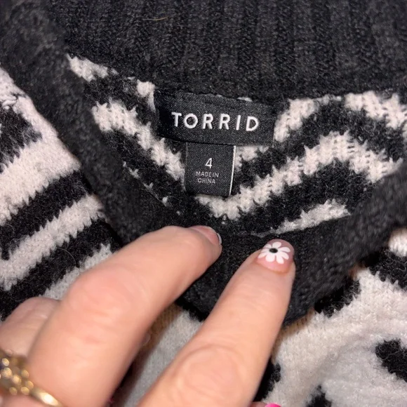 Torrid Black and White Heart Sweater - Picture 3 of 3